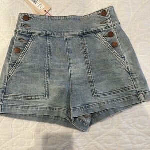 Alice + Olivia denims shorts
